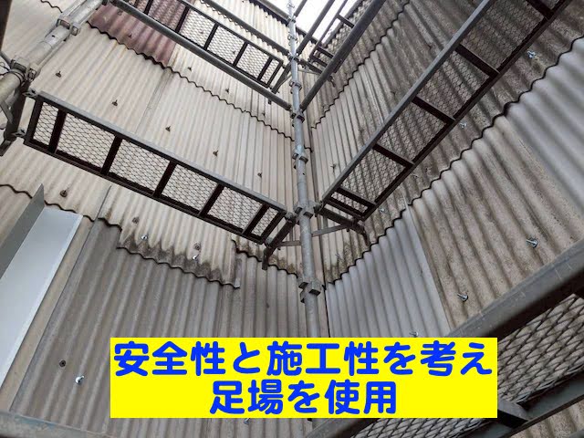 結城市 外壁入隅コーナーへのオリジナル板金施工 足場仮設後の写真