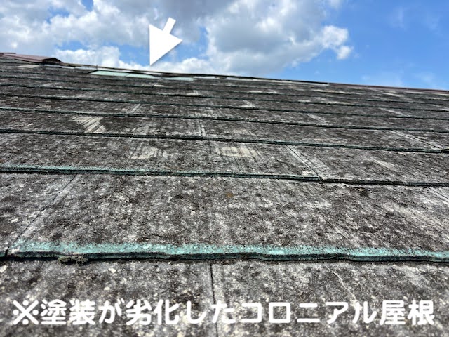 小山市　中古住宅を購入して2カ月で雨漏り　経年劣化したスレート屋根の写真