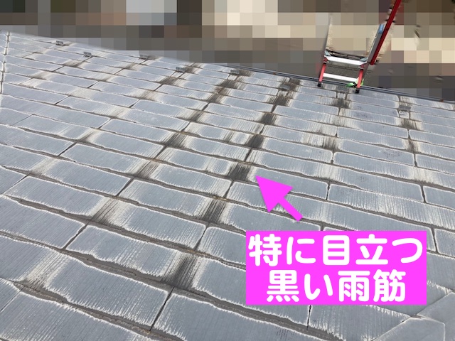 小山市　築35年の石綿含有コロニアル調査　経年劣化した屋根材の写真