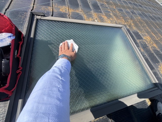 ガラス面も拭き掃除