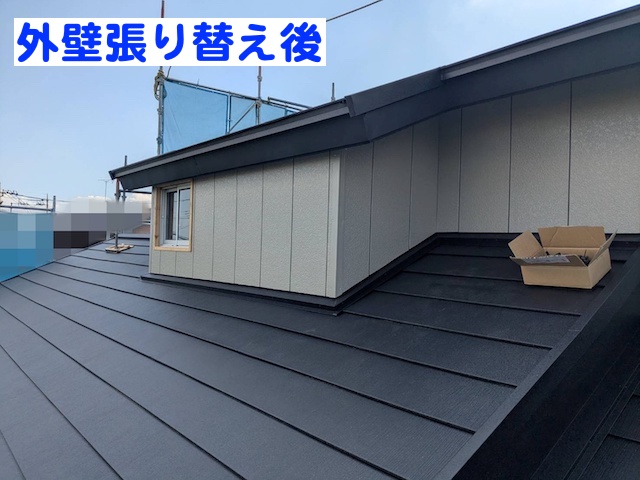 金属サイディングで張り替えられた外壁