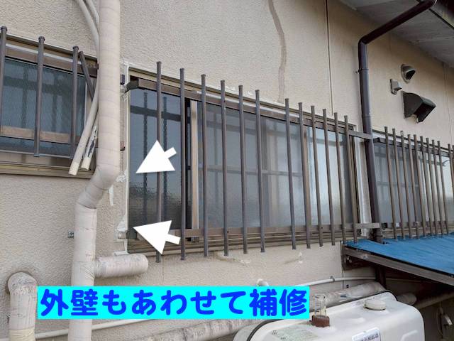 小山市　銅板屋根をガルバリウム鋼板で葺き替え　浴室の窓周シーリング作業後の写真