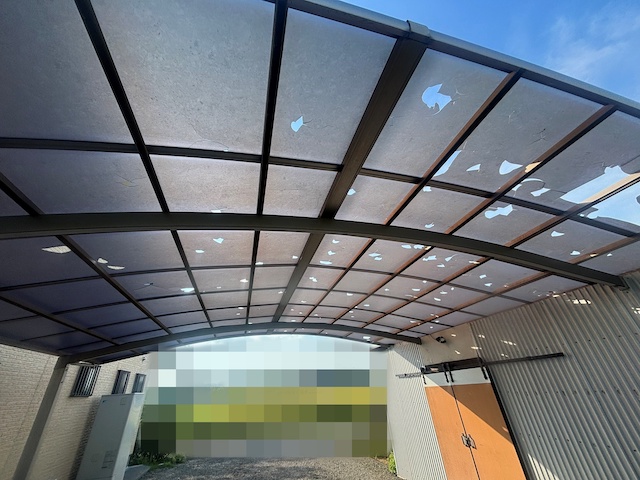 小山市　ポリカーボネート製パネルへのカーポート屋根交換　施工前の写真