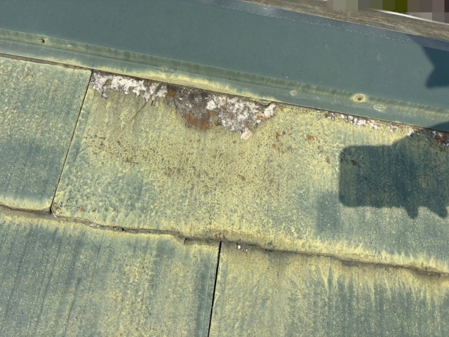 棟板金の釘抜け
