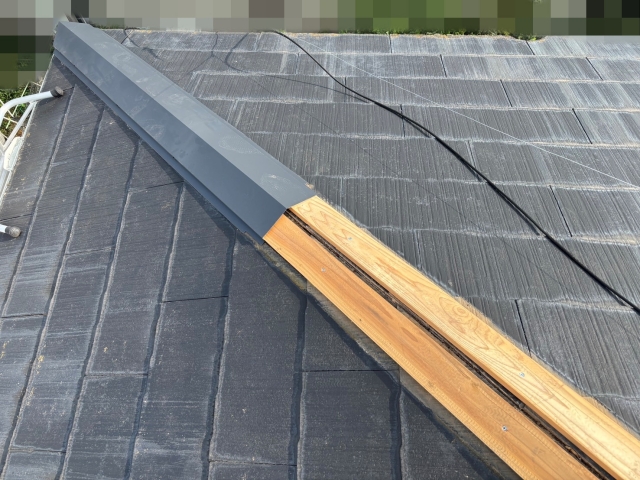 ステンレス製のビスで固定