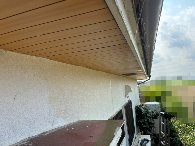 プリント合板による軒天増し張り2）