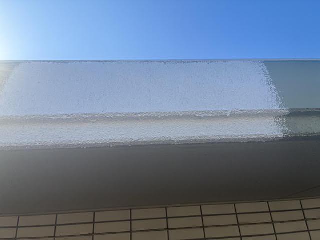 筑西市　モルタル化粧帯塗装　ゆず肌模様の下塗りの写真