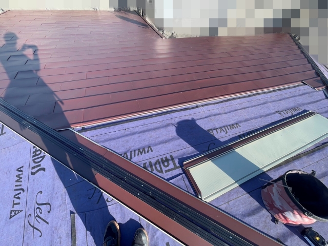 ガルバリウム鋼板屋根材施工1