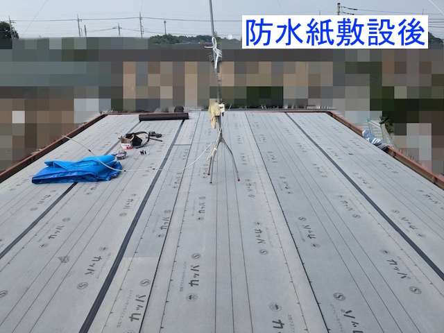 防水紙敷設施工後の小山市の二階部の屋根