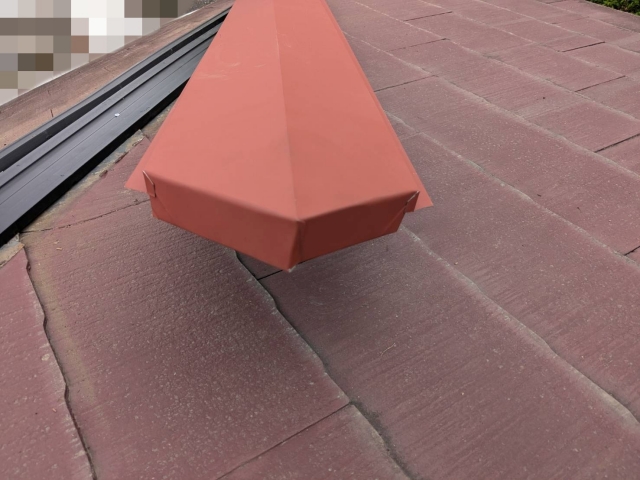 加工が終わった棟板金を念入りにチェック