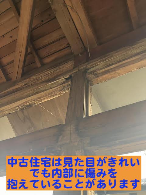 結城市　縁側天井に雨漏りがある中古住宅調査　柱の破損状況（解体時）の写真