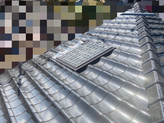 小山市　ガラスがひび割れた天窓を撤去　施工前の写真