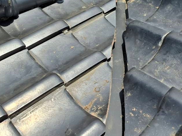 屋根からの雨水の浸入を止めてこそ安心して内部の修繕ができる