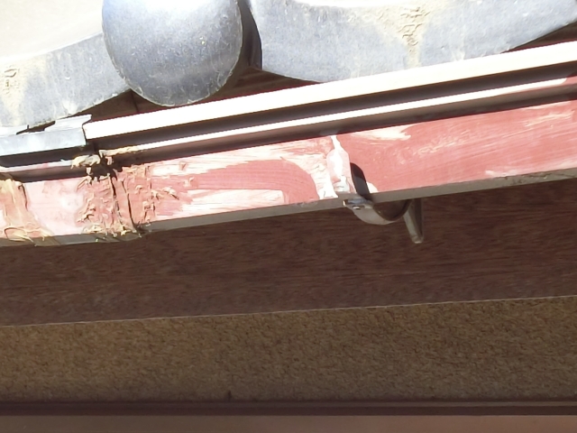 継手が破損。経年劣化の典型的な状態。