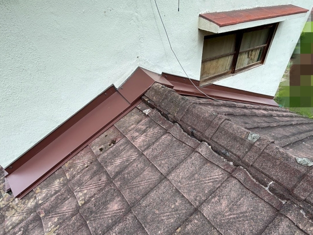 板金が自然に納まり、屋根全体との一体感がある仕上がりとなりました
