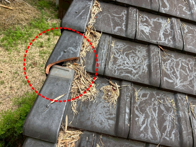 割れていたケラバ瓦の破損状況