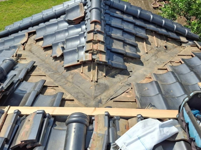 古いルーフィングを撤去