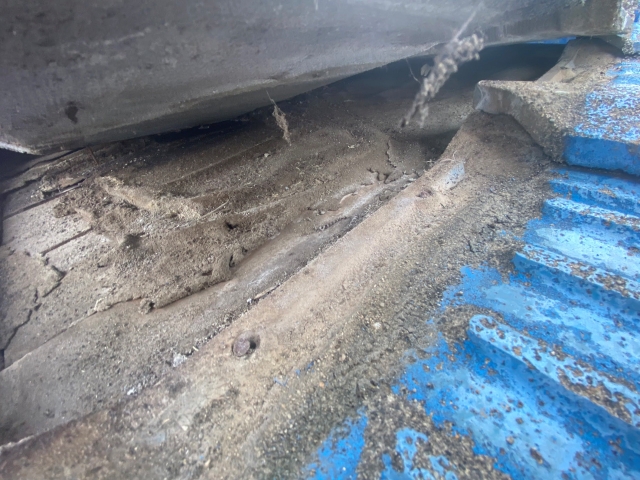 屋根の葺き替えがベストな状態ですが、使用年数を考慮する必要があります