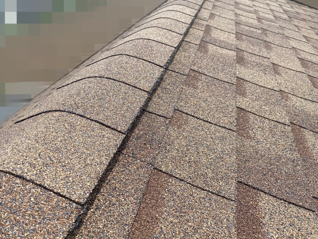 アスファルトシングルの換気部材