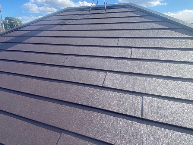 葺き替え後の金属屋根（スーパーガルテクト）