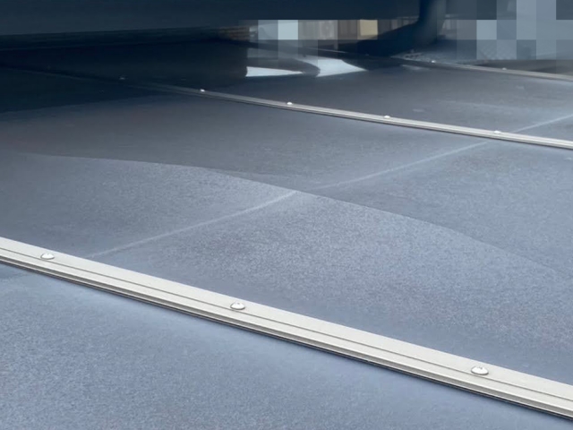 ひび割れたアクリル平板パネル1