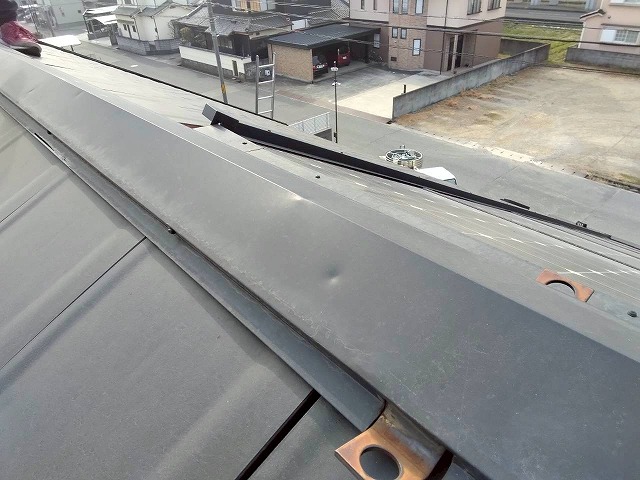 姫路市　別箇所の棟板金へこみ