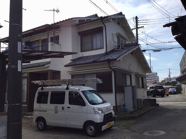 建物全体と下屋根の位置関係を確認
