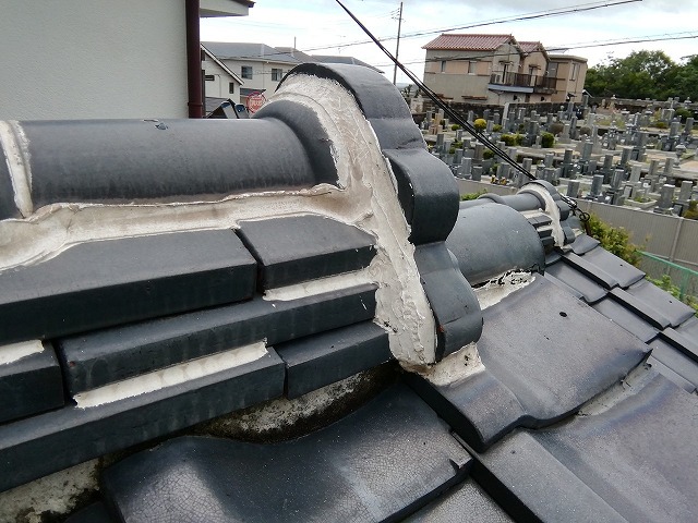 鬼瓦まわりの充填と継ぎ目の状態