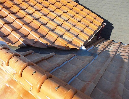 加古川市　谷板金交換　加古川市　谷板金交換　下流側の仕上がりを確認