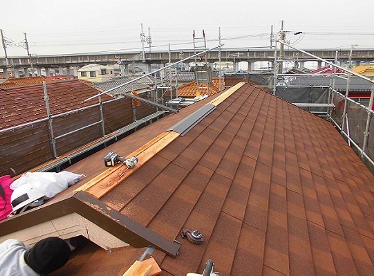 加古川市　屋根カバー工事　棟下地の新設