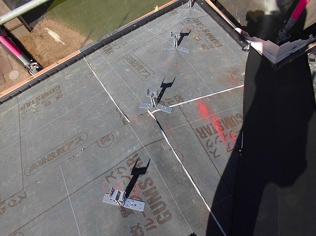 加古川市　屋根葺き替え工事　新設谷板金と面戸