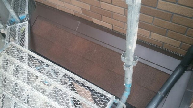 屋根材本体の施工と取り合い部の仕上げ