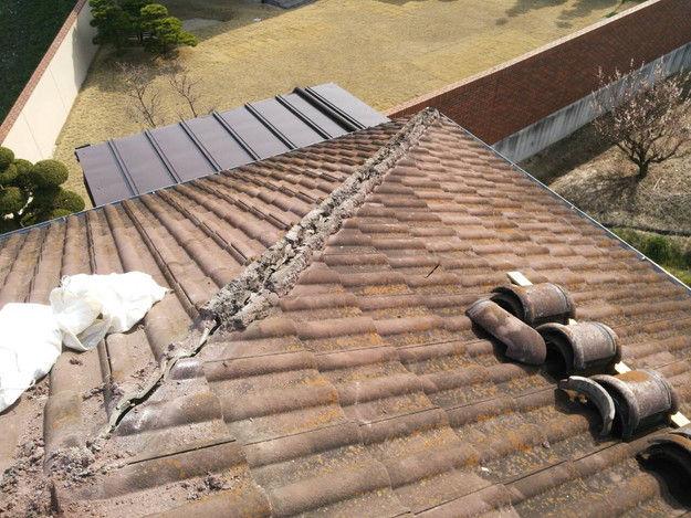 加古川市　屋根　棟瓦撤去