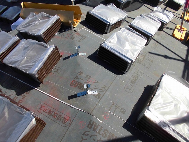 加古川市　屋根葺き替え工事　軒・壁際の材料展開