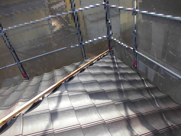 加古川市　屋根葺き替え工事　谷まわりの仕舞い