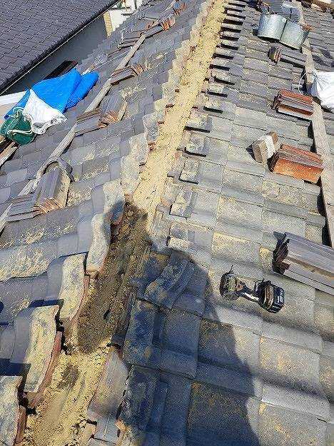 明石市　施工事例　棟　熨斗　釉薬瓦　既存棟瓦の取り外し