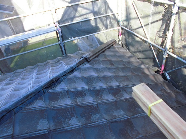 加古川市　屋根葺き替え工事　棟下地（貫板）の設置