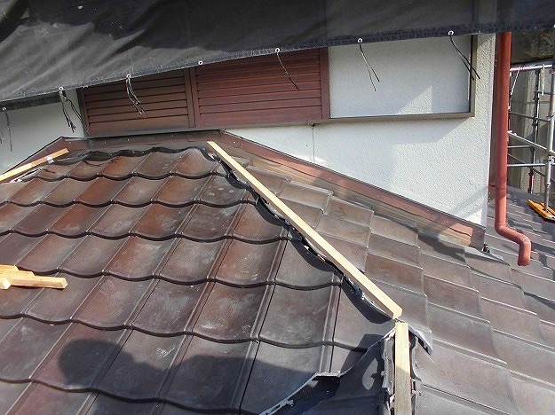 加古川市　屋根葺き替え工事　棟包みの取り付け