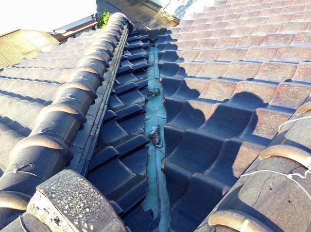 加古川市　屋根補修工事　大屋根谷の状況