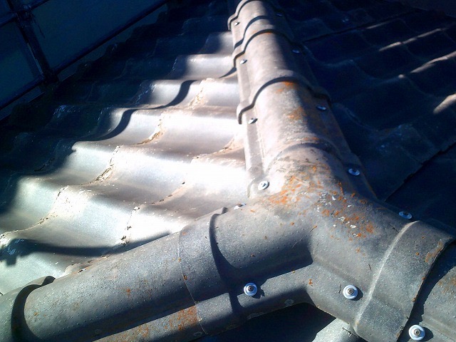 加古川市　屋根葺き替え　棟まわりの劣化