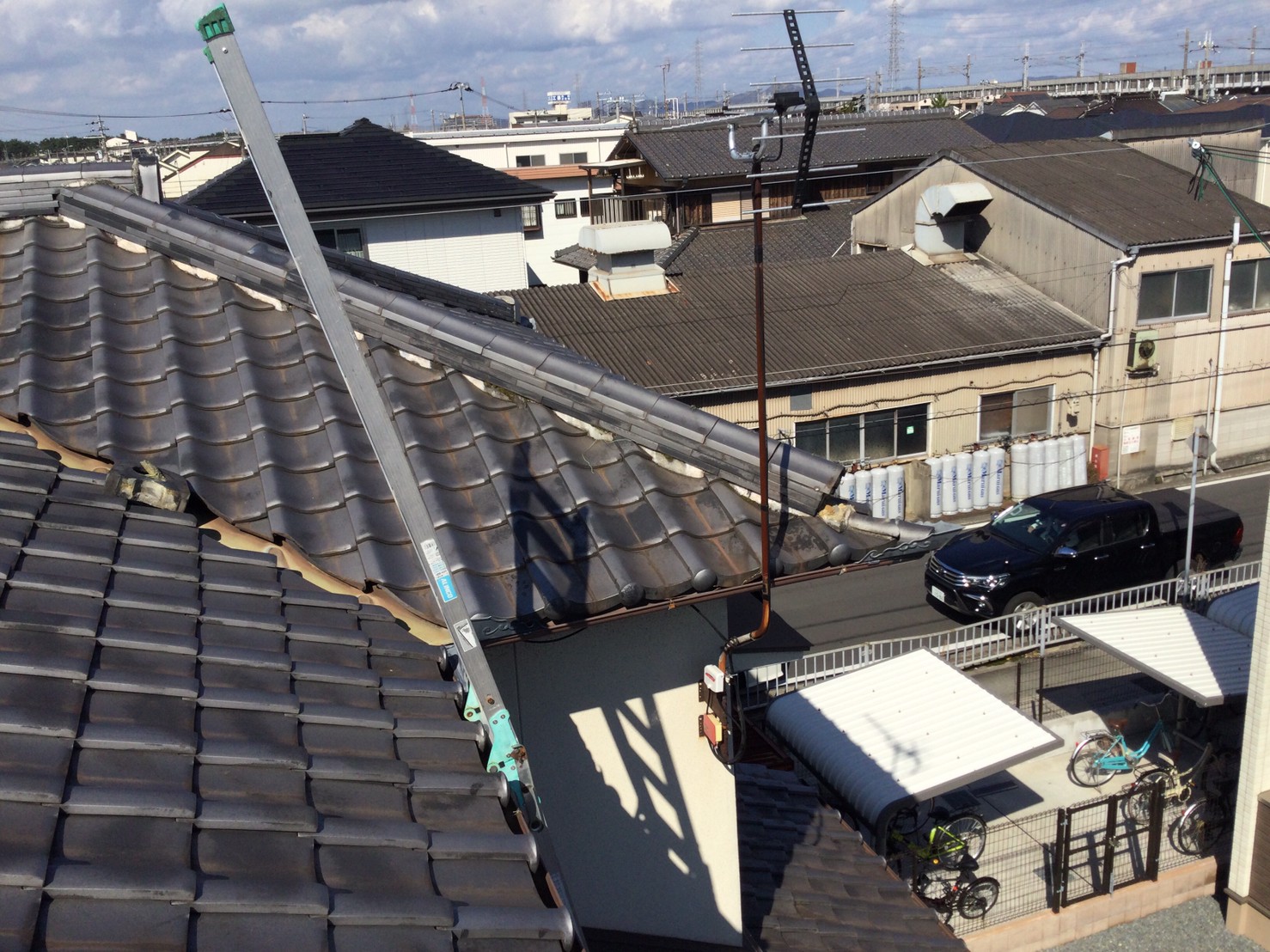 隅棟周辺の収まりを近距離でチェック