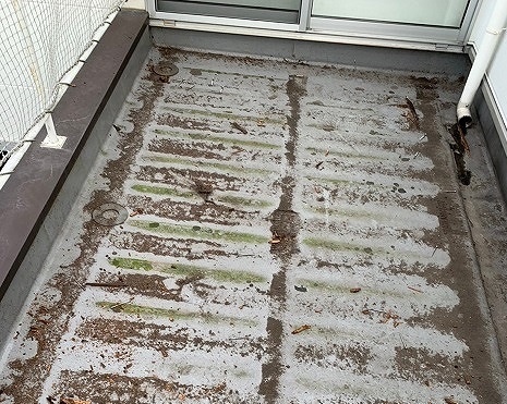 加古川市　ベランダ雨漏り　施工前