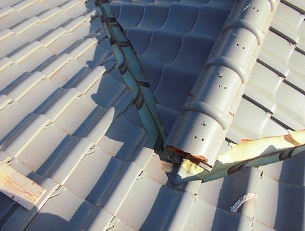 加古川市　谷板金修理　流れ方向の変色