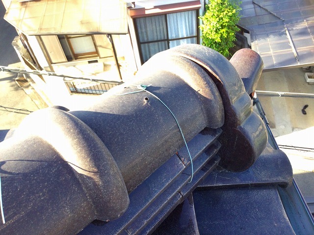 加古川市　棟積み替え（丸瓦一発仕上げ）　棟瓦のズレ