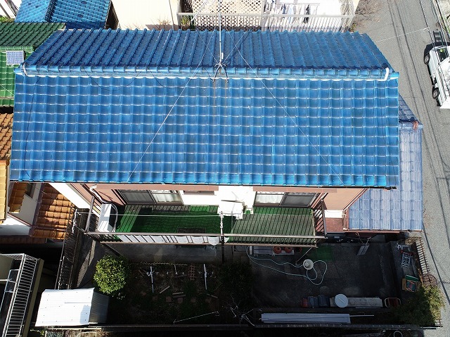 屋根面の歪みや影の出方からわかる劣化状況