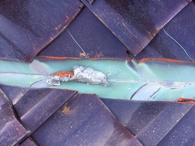 加古川市　屋根補修工事　ピンホール確認