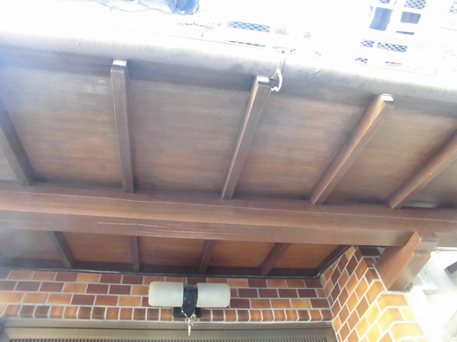 玄関屋根の化粧垂木（意匠部）の確認