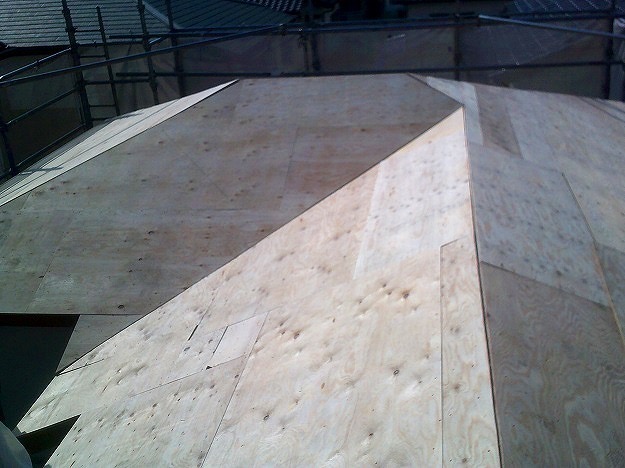 加古川市　屋根葺き替え　野地合板の増し張り