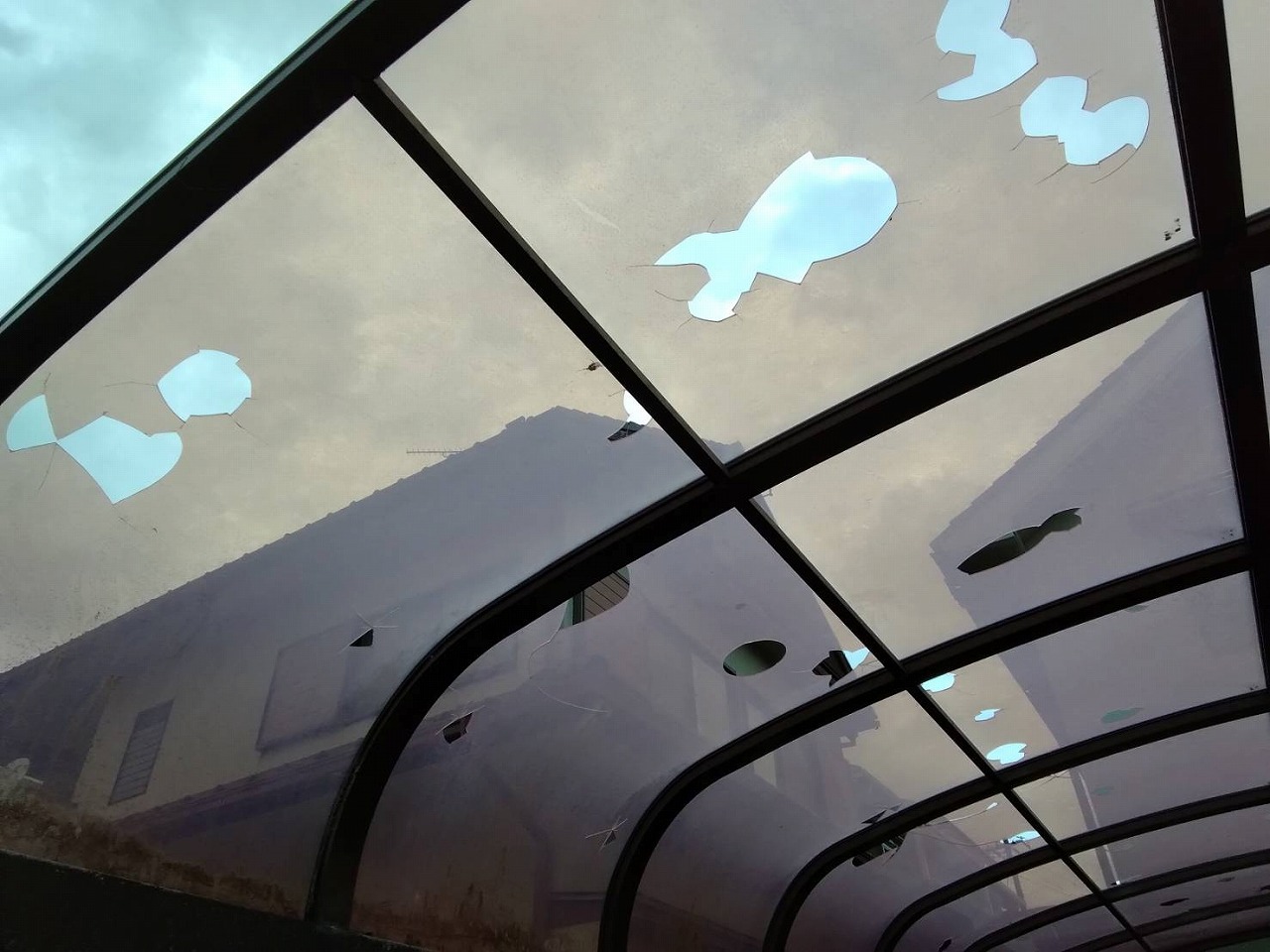 カーポート屋根　雹(ひょう)被害