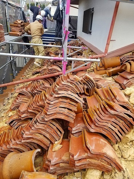 加古川市　屋根葺き替え工事　瓦の撤去